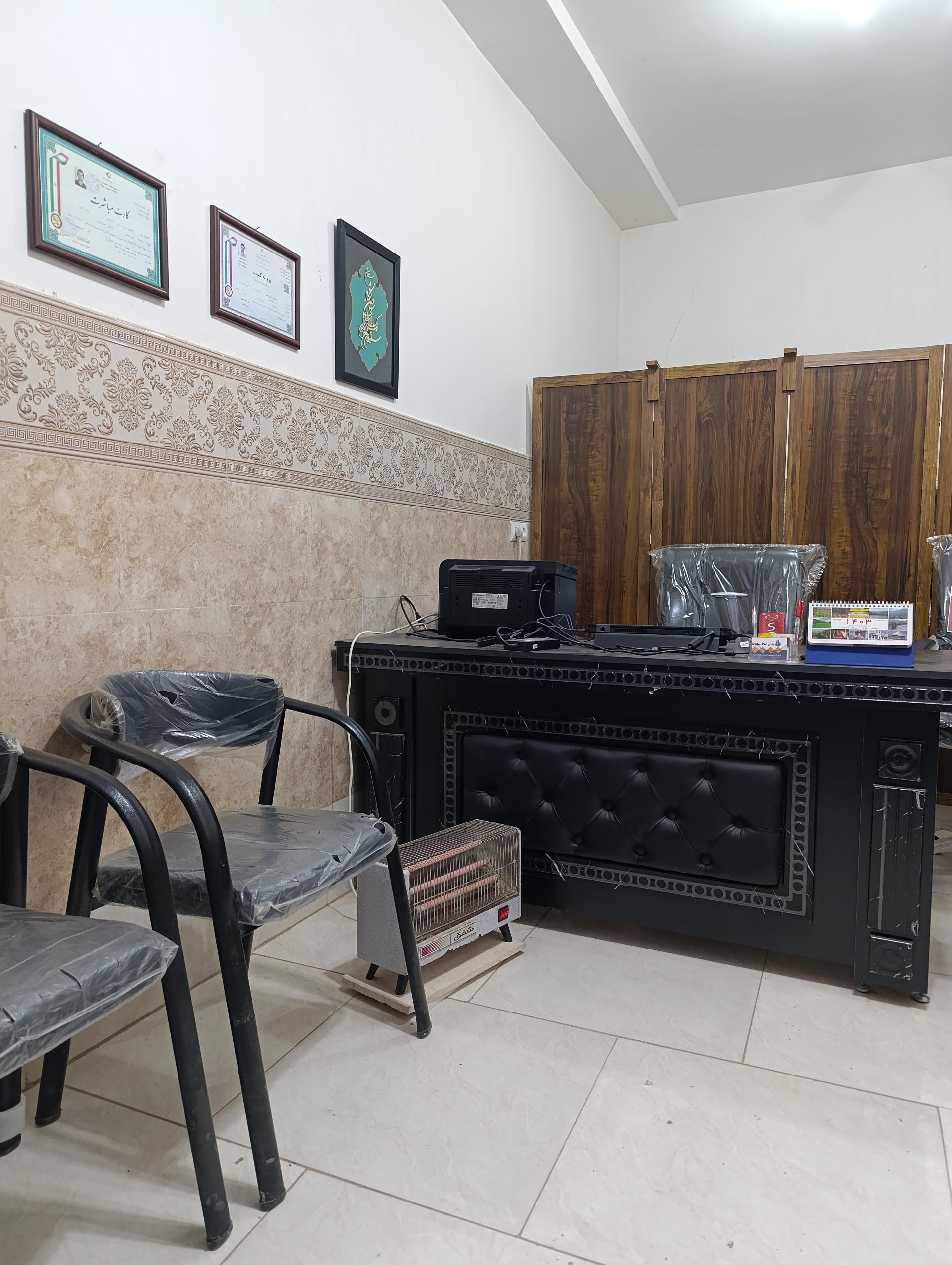 عکس دفتر املاک خانه ما