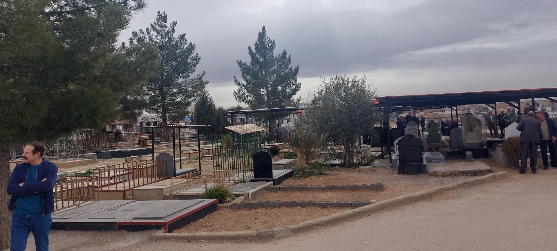 عکس آرامستان قصر قمشه