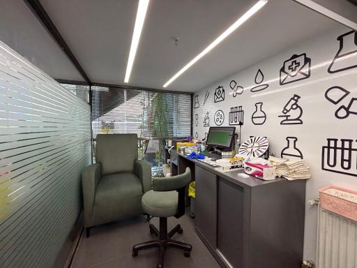 عکس آزمایشگاه دکتر سرخه ای