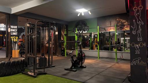 عکس باشگاه بدنسازی و رزمی برنده