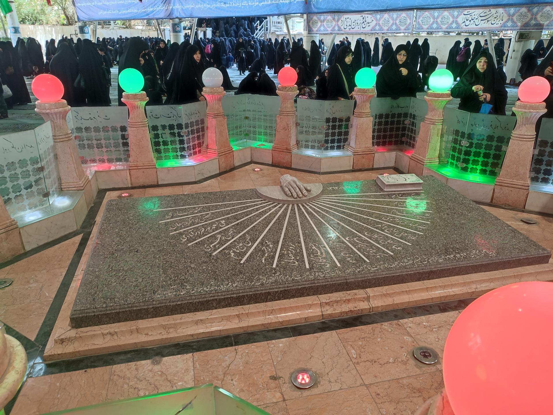 عکس یادمان شهدای نماز جمعه تهران