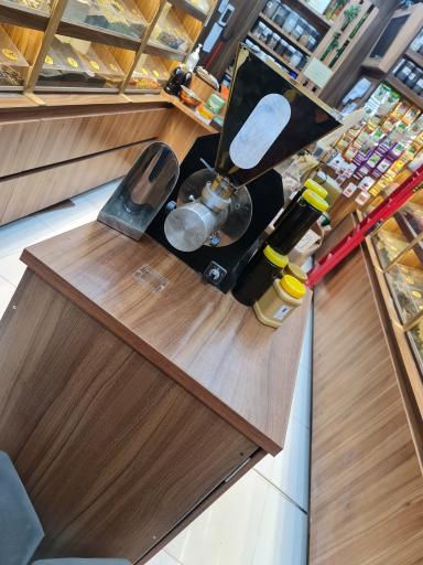 عکس عطاری لوتوس