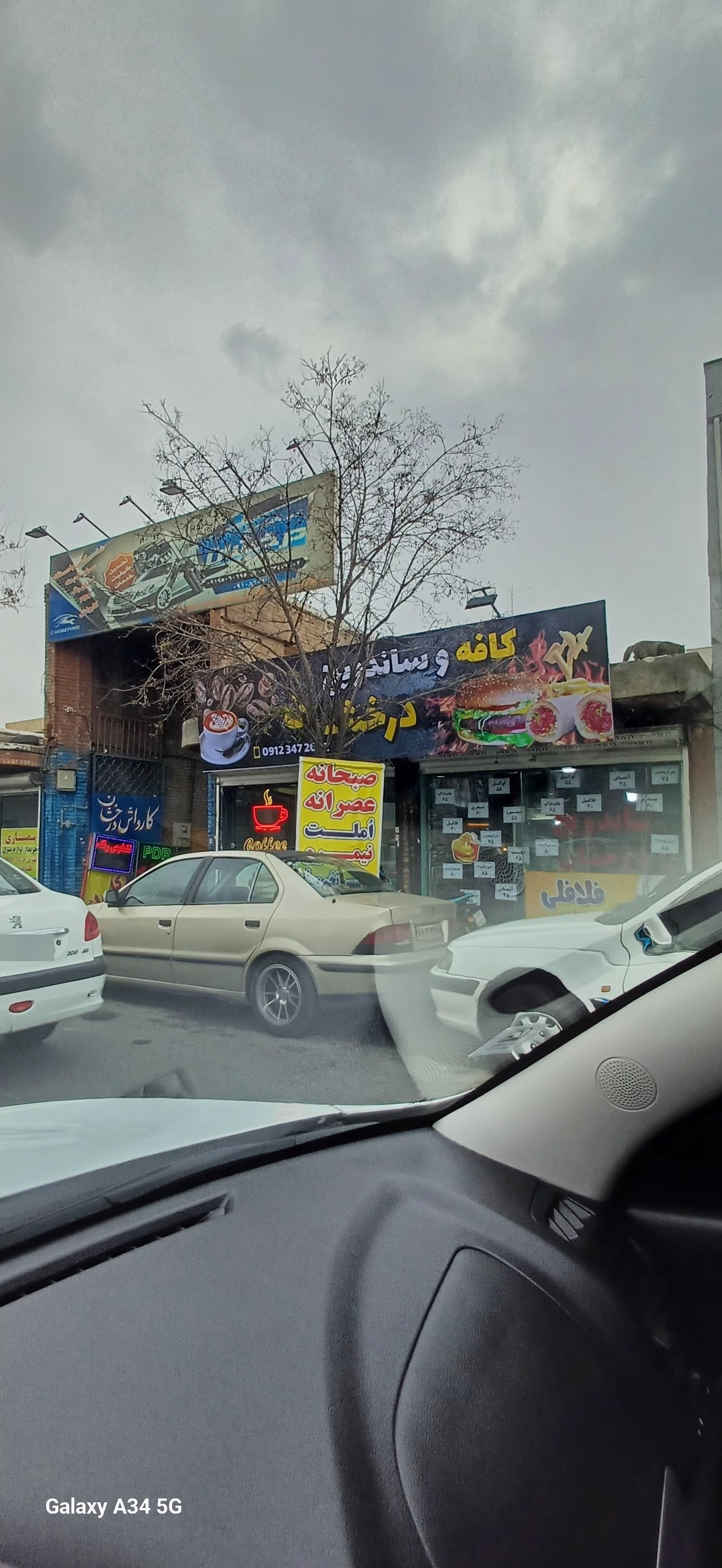 عکس کافه و ساندویچ درخشان