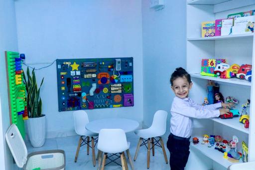 عکس کلینیک شنوایی سنجی، گفتاردرمانی و بازی درمانی پژواک