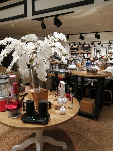 عکس فروشگاه لوازم خانگی کاراجا