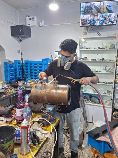 عکس کارگاه تعمیرات دستگاه اسپرسو کاوندی 