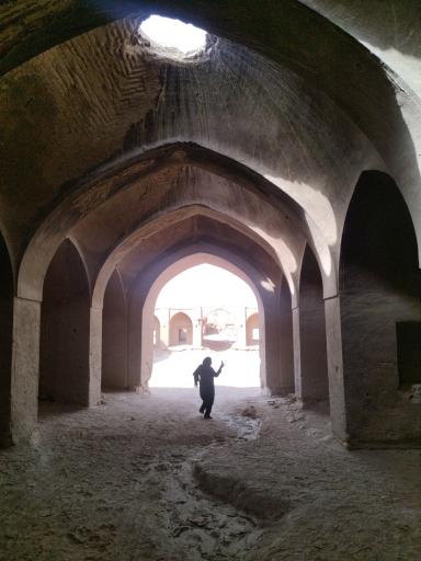 عکس کاروانسرای تاریخی گردفرامرز