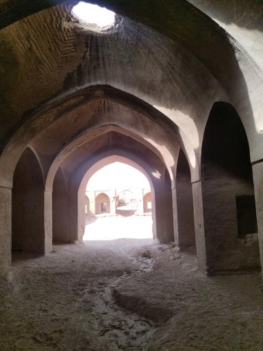 عکس کاروانسرای تاریخی گردفرامرز