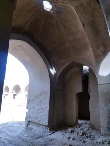 عکس کاروانسرای تاریخی گردفرامرز