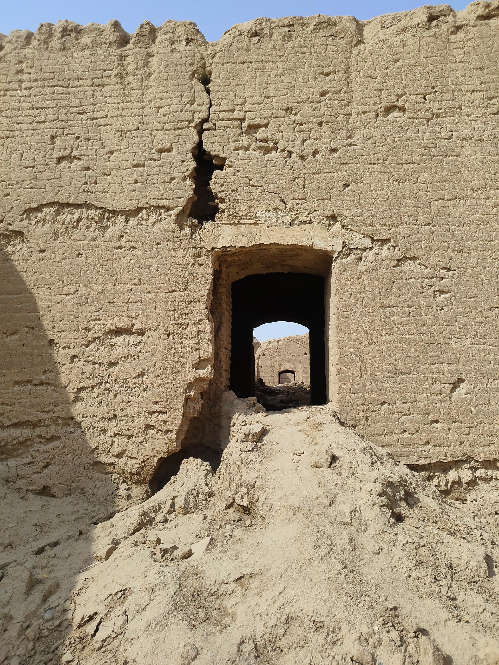 عکس کاروانسرای تاریخی گردفرامرز