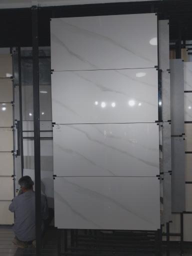 عکس بانک کاشی و لوازم بهداشتی خوشبخت