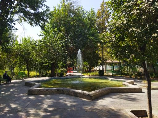 عکس بوستان دکتر معین