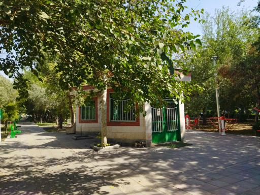 عکس بوستان دکتر معین