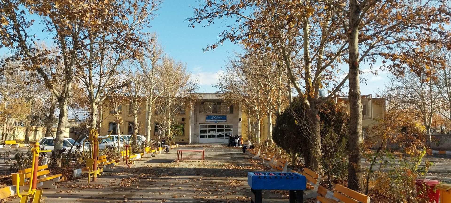 عکس دبیرستان دخترانه نمونه دولتی محبی