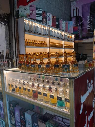عکس فروشگاه عطر و ادکلن گرند
