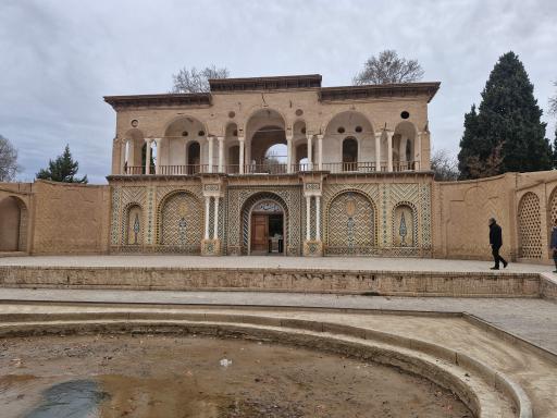 عکس سردر تاریخی باغ شاهزاده ماهان