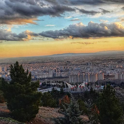 عکس تپه لاله‌ها (مزار شهدای گمنام)