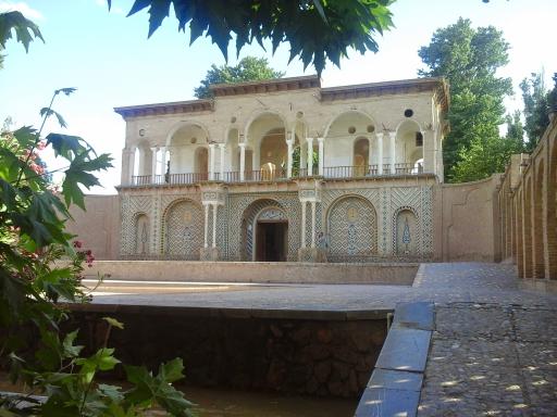 عکس سردر تاریخی باغ شاهزاده ماهان