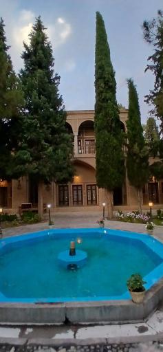 عکس سردر تاریخی باغ شاهزاده ماهان