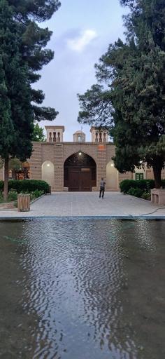 عکس سردر تاریخی باغ شاهزاده ماهان
