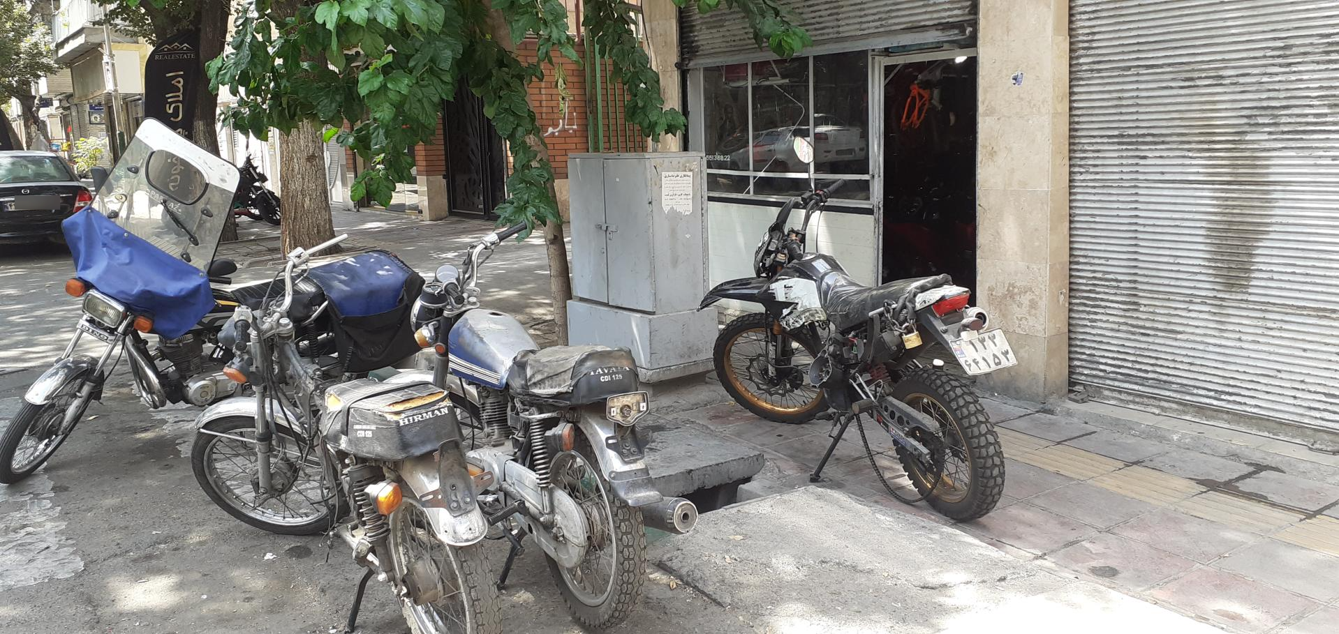 عکس تعمیرگاه سیکلت ساز