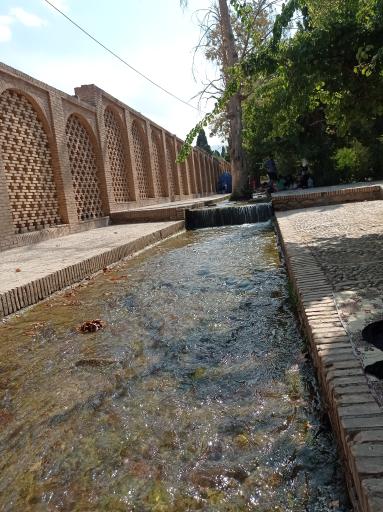 عکس سردر تاریخی باغ شاهزاده ماهان