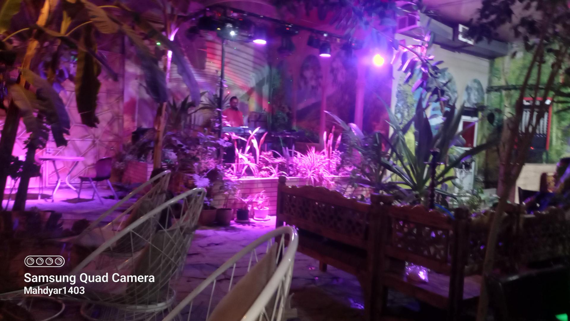 عکس رستوران و سفره خانه فرحزاد