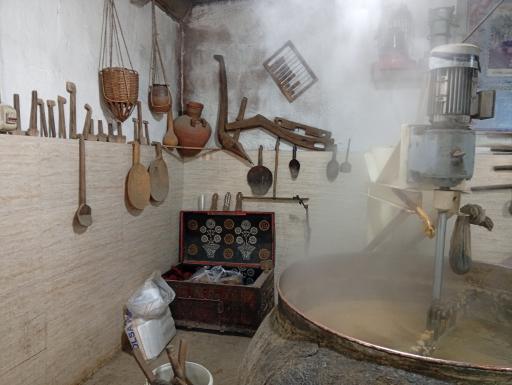 عکس کارگاه نیشکر سرخ جهانی