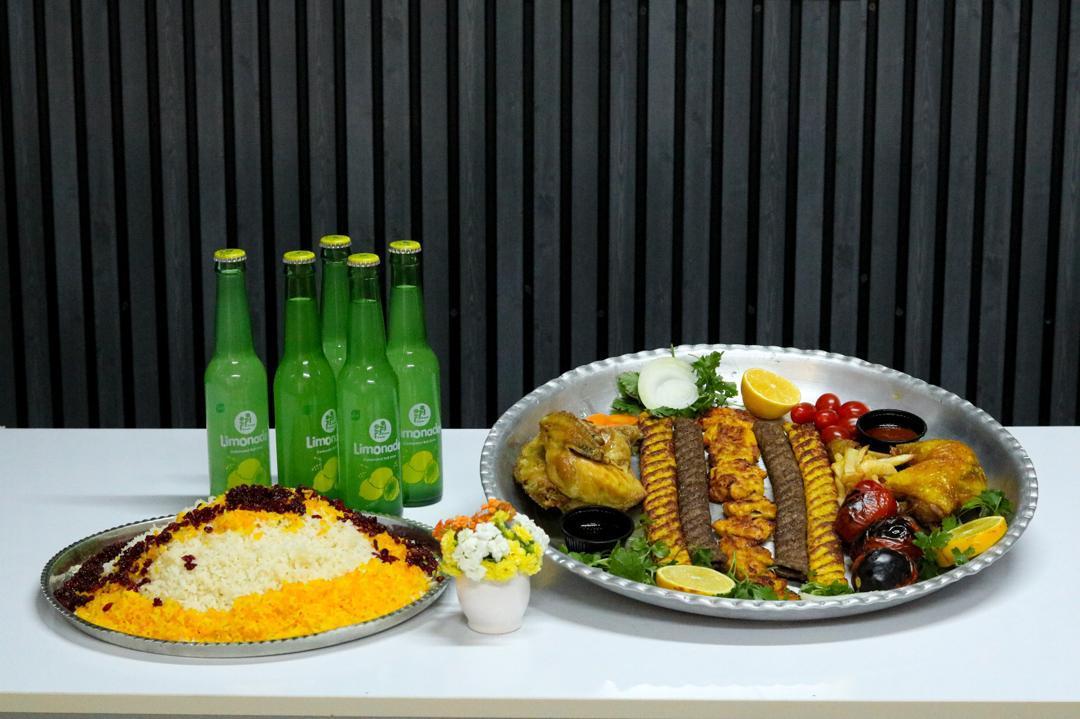 عکس رستوران و بیرون بر احسان قاسمی