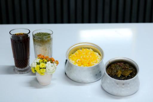 عکس رستوران و بیرون بر احسان قاسمی