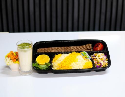 عکس رستوران و بیرون بر احسان قاسمی