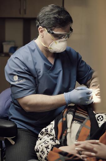 عکس دندانپزشکی دکتر هومن باقری