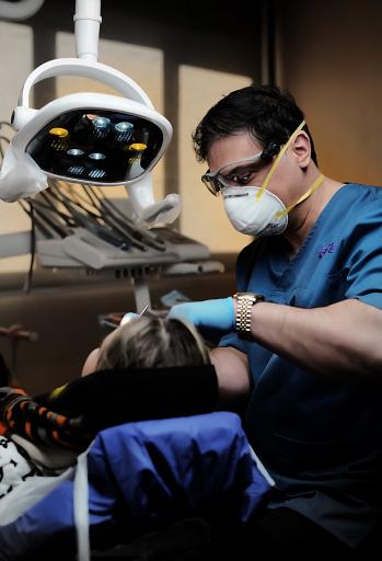 عکس دندانپزشکی دکتر هومن باقری