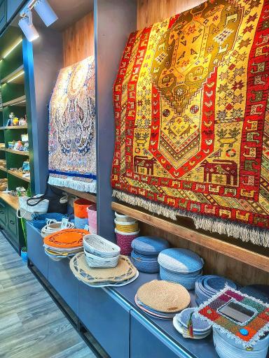 عکس فروشگاه صنایع دستی نهال