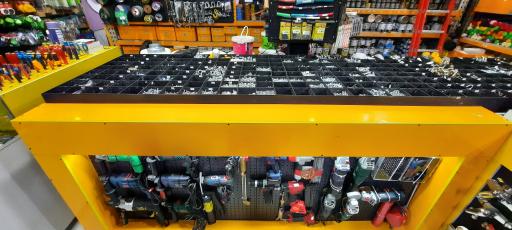 رنگ و ابزار تهرانی