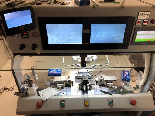 عکس مرکز تعمیرات تلویزیون