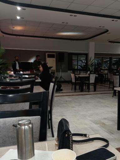 عکس رستوران رازی بندر