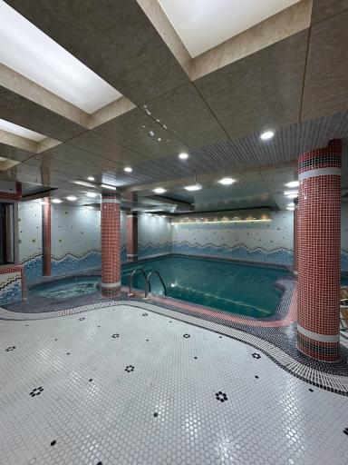 عکس استخر Vip خانوادگی تخت طاووس