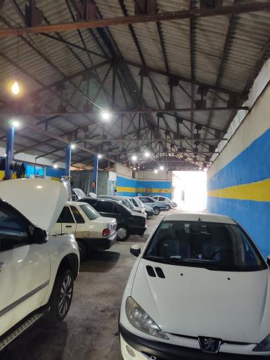 عکس کلینیک اتومبیل کارینو