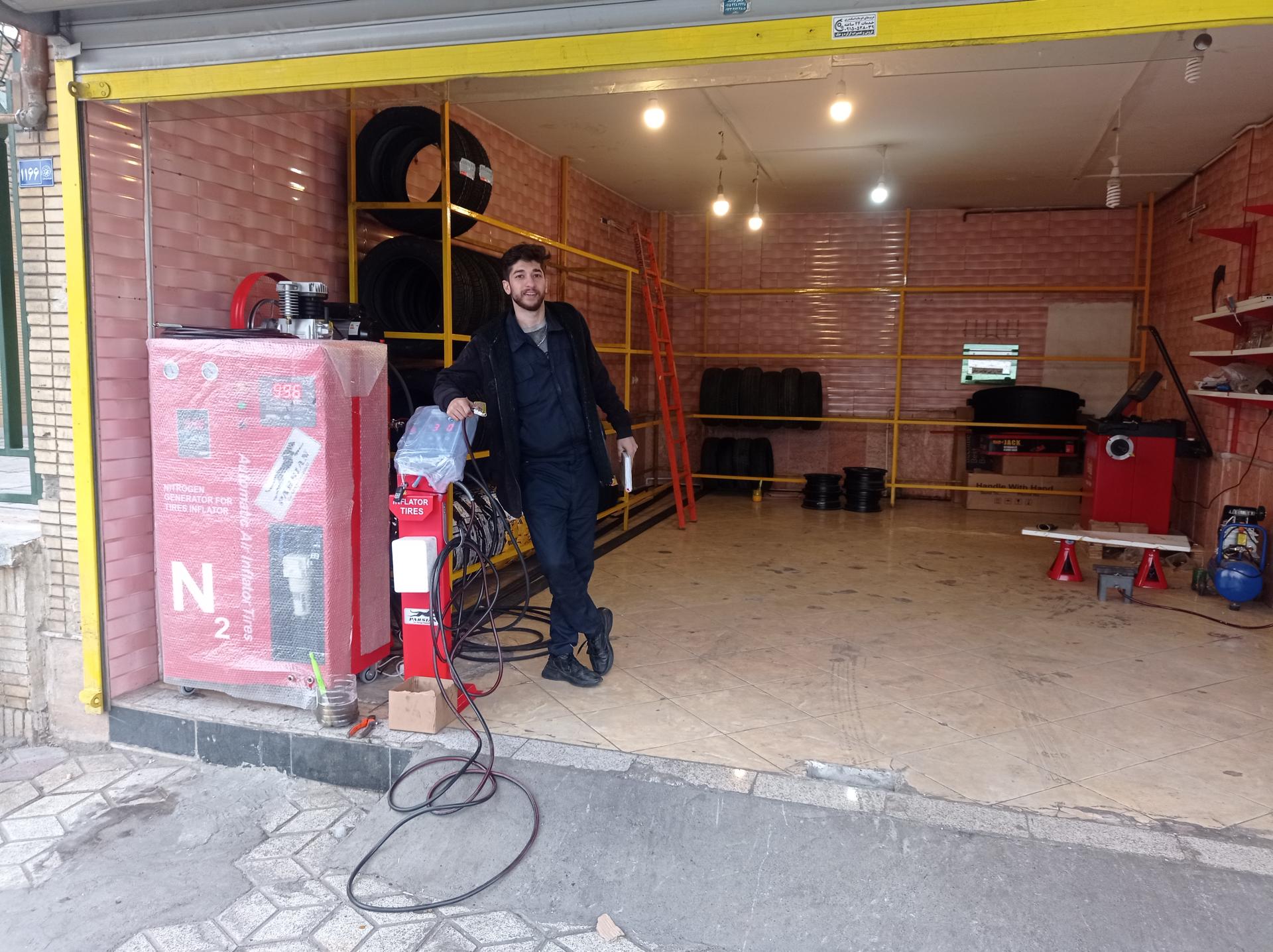 عکس لاستیک فروشی پارسا