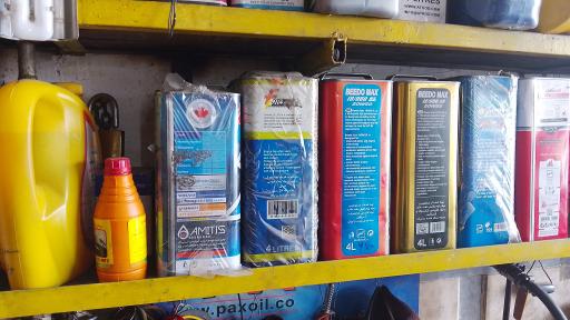 عکس تعویض روغن و آپاراتی عمو ناصر