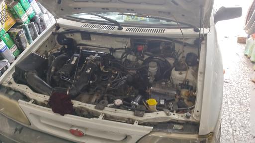 عکس تعویض روغن و آپاراتی عمو ناصر