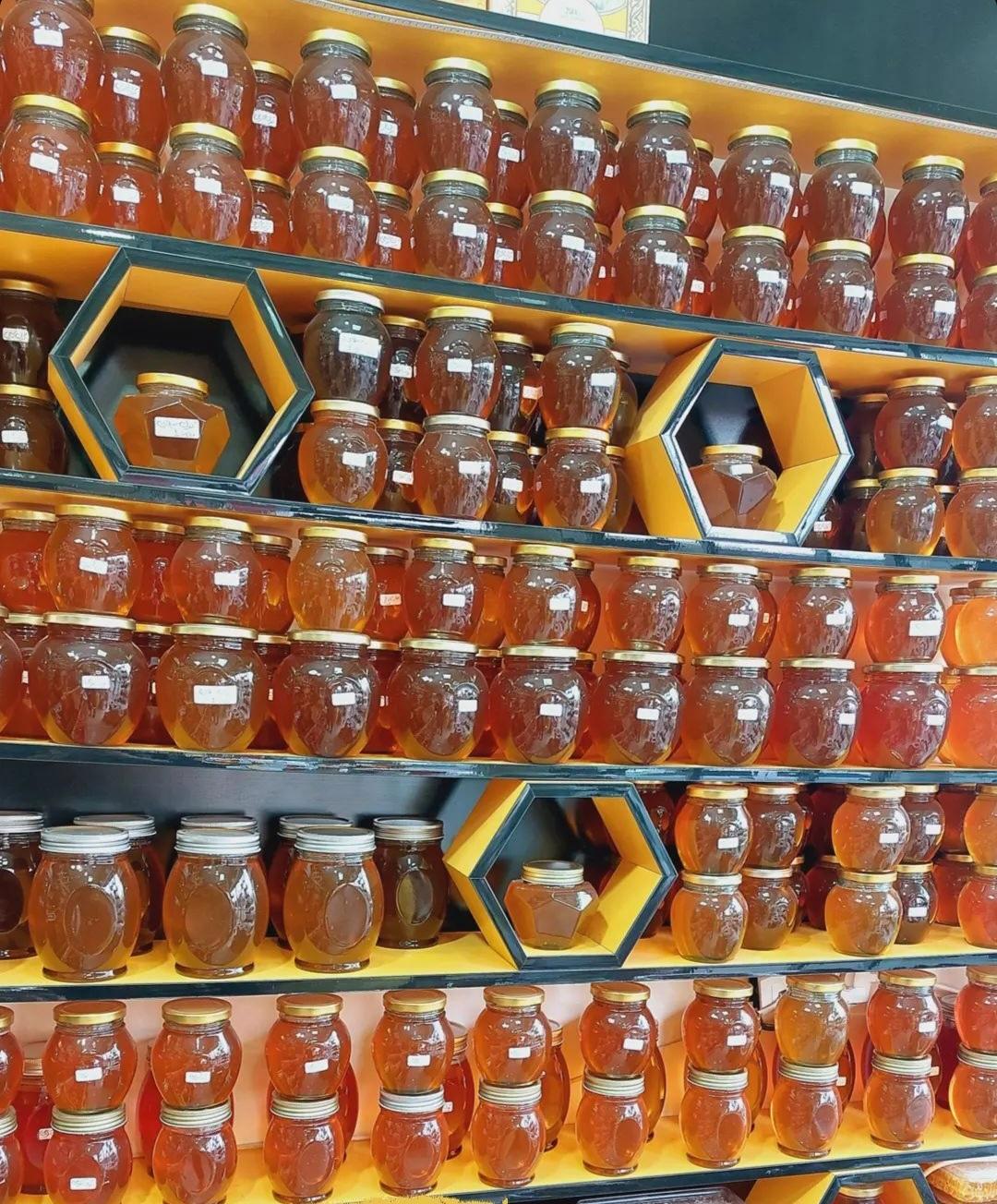 عکس فروشگاه عسل و خشکبار آذربایجان