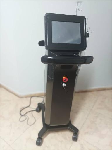 عکس دکتر فرزانه قادری ،مرکز پوست ، مو ،زیبایی و طب سوزنی