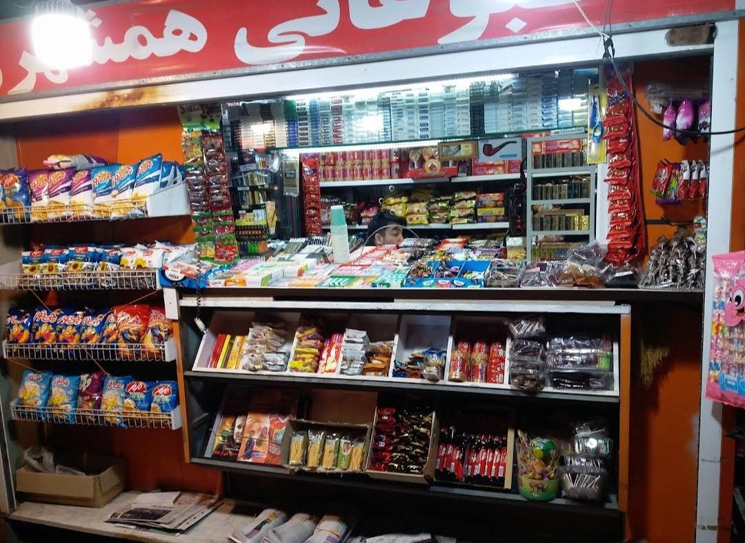 عکس دکه مطبوعاتی نعمتی (همشهری)