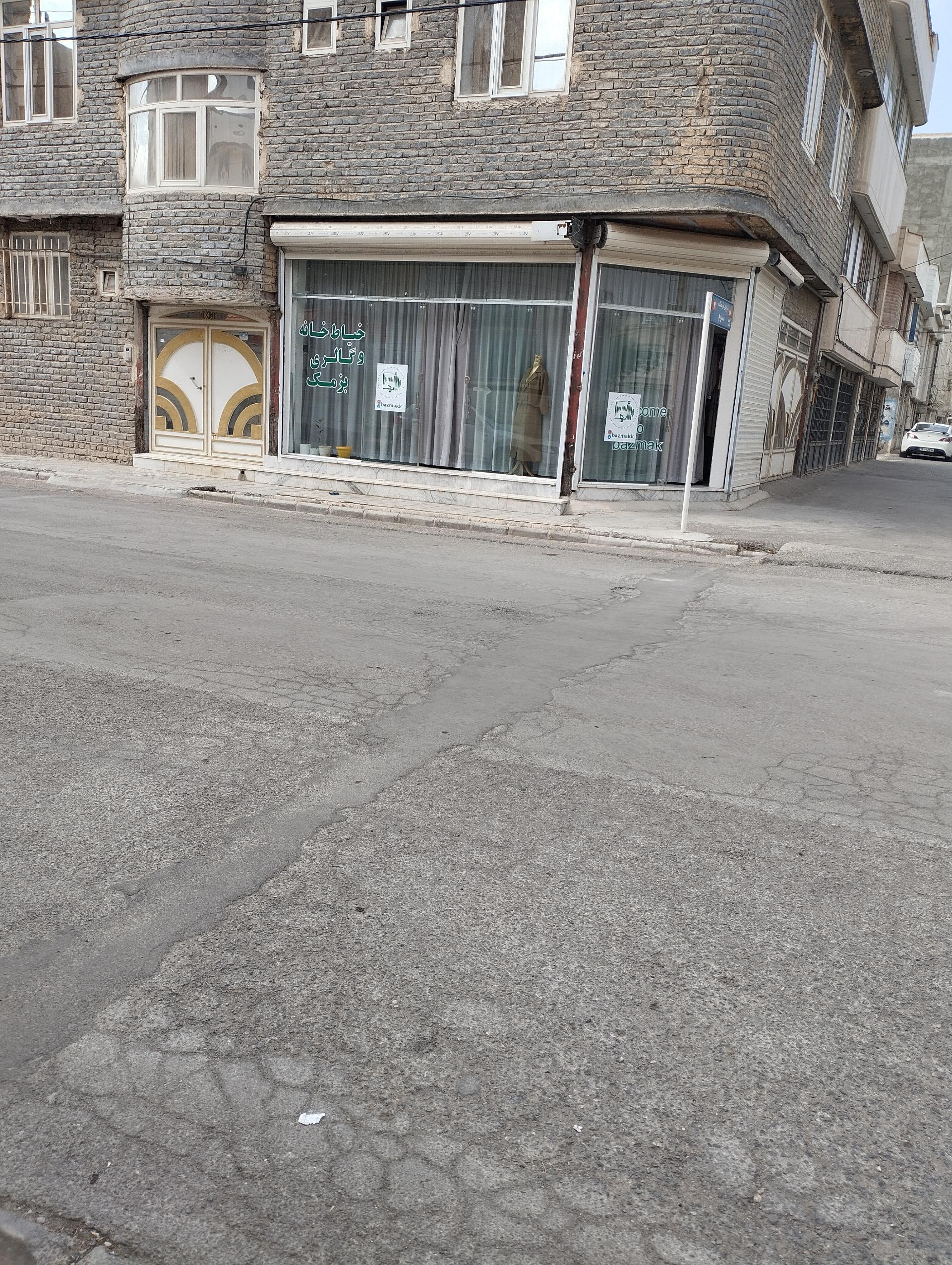 عکس خیاط خانه و گالری بزمک