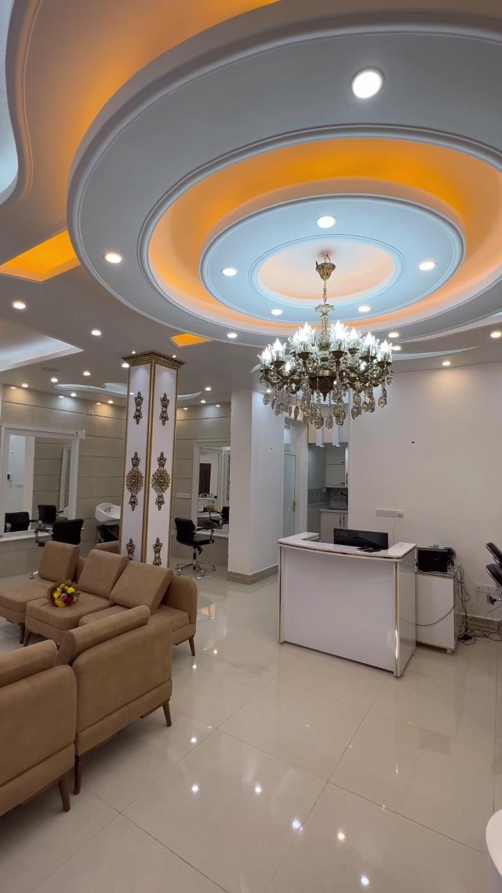 عکس سالن زیبای پروانه طلایی