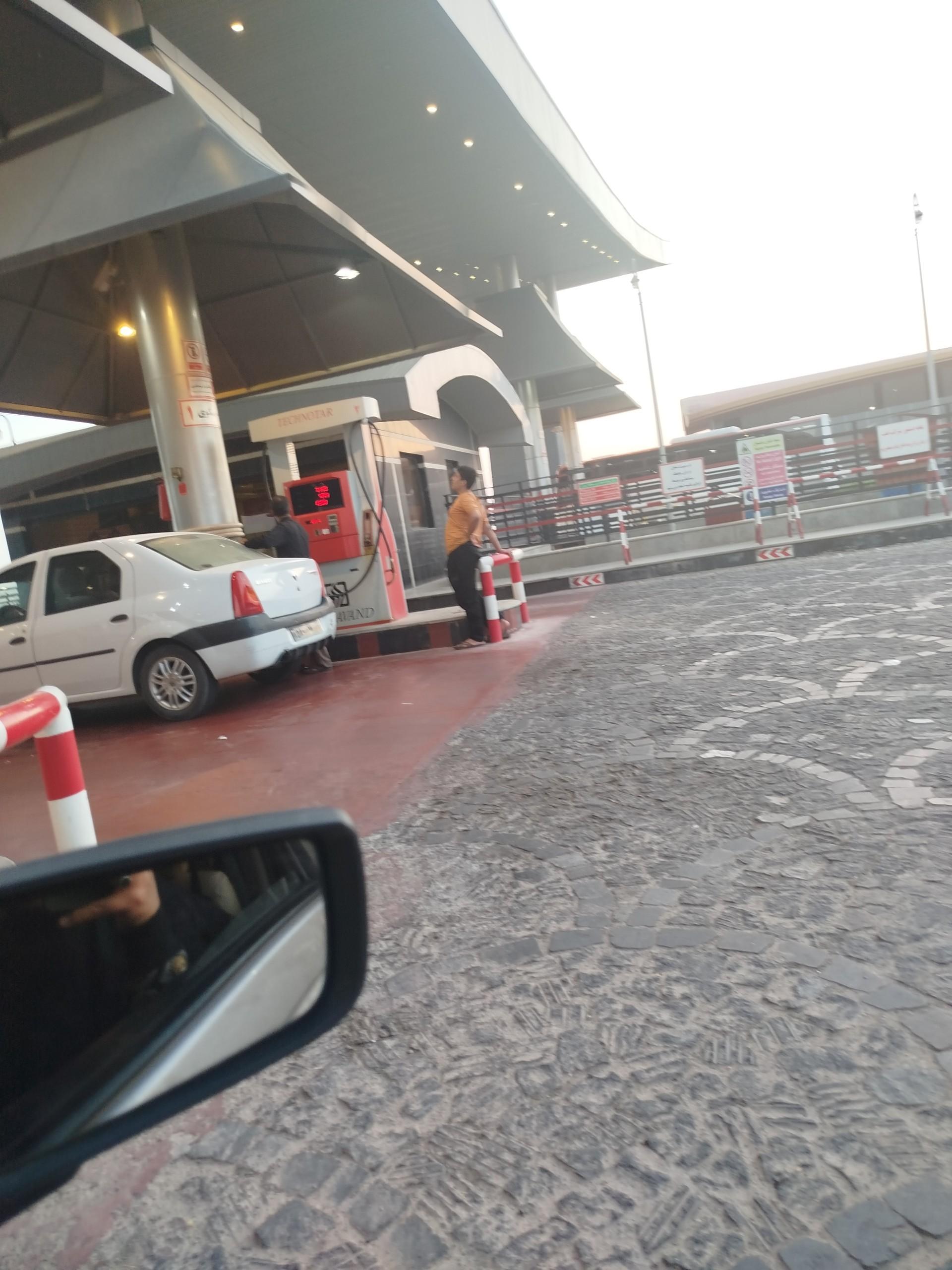 عکس جایگاه سوخت خلیج فارس