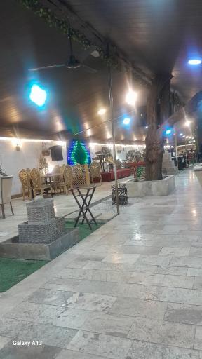 عکس باغ رستوران شب زدگان