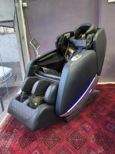 عکس شهر تردمیل و صندلی ماساژ